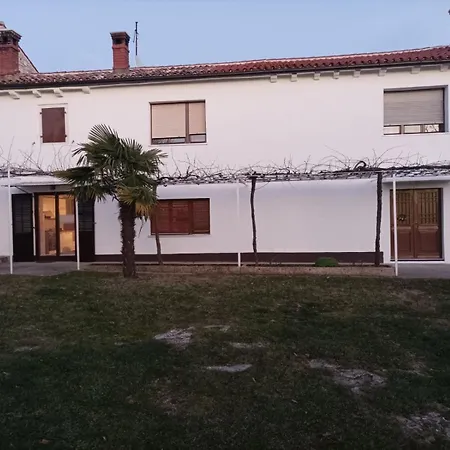 Namelessparty House Apartment